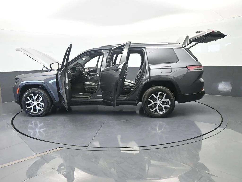 Used 2023 Baltic Gray Metallic Clearcoat Jeep Limited image 77