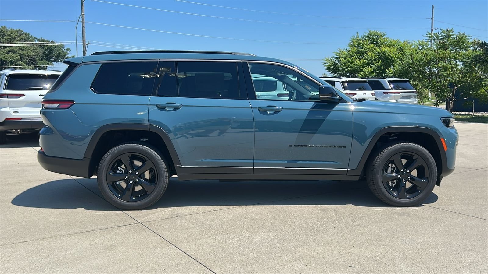 New 2026 Steel Blue Exterior Paint Jeep Limited image 3