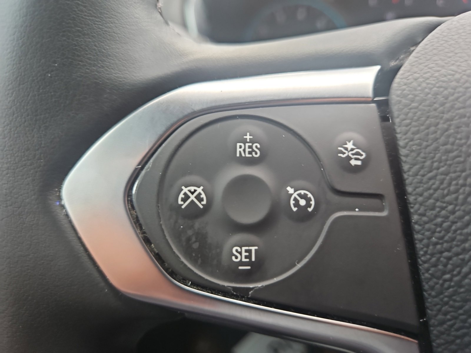 Used 2023 Summit White Chevrolet LT Cloth image 23