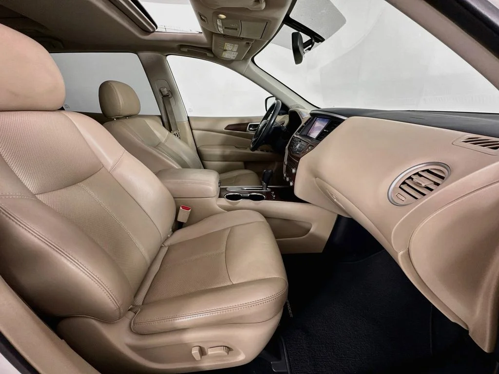 Used 2017 Pearl White Nissan Platinum image 39