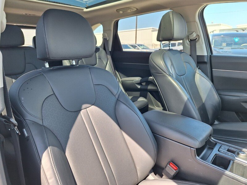 Used 2022 Black Kia EX image 30