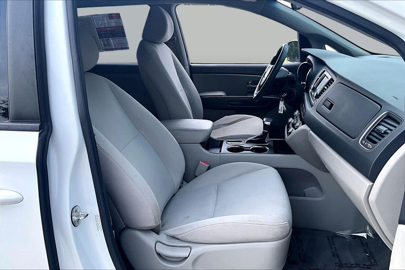 Used 2021 Snow White Pearl Kia LX image 9