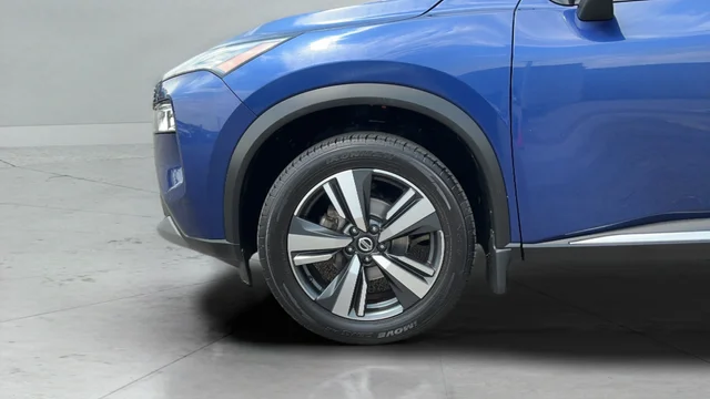 Used 2021 Blue Nissan SL image 26