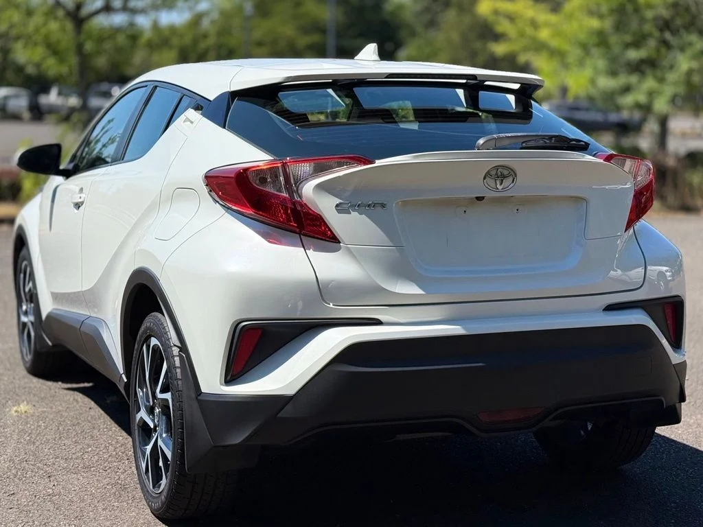 Used 2018 White Toyota XLE Premium image 3