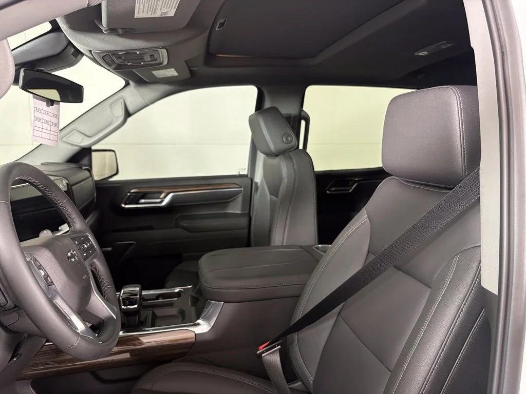 New 2026 Summit White Chevrolet LT Trail Boss image 22
