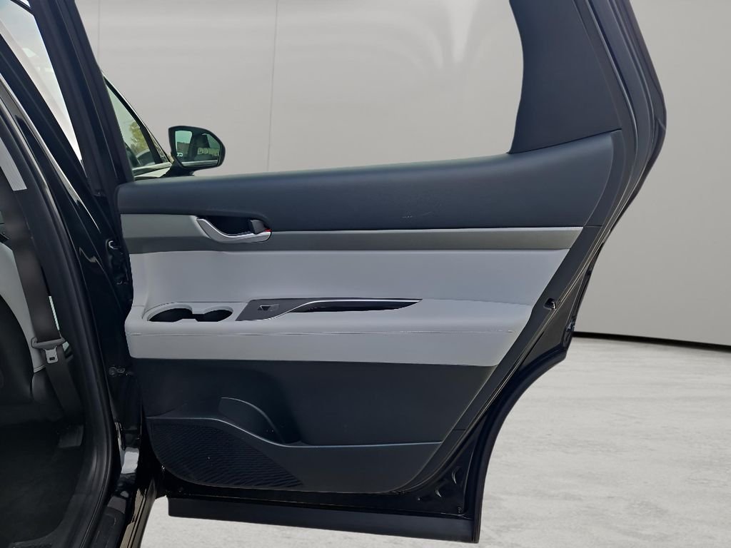 Used 2025 Abyss Black Pearl Hyundai SEL image 11