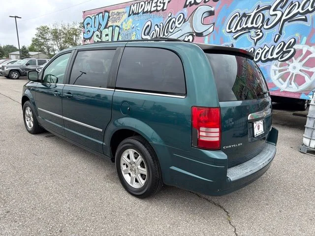 Used 2009 Green Chrysler Touring image 4
