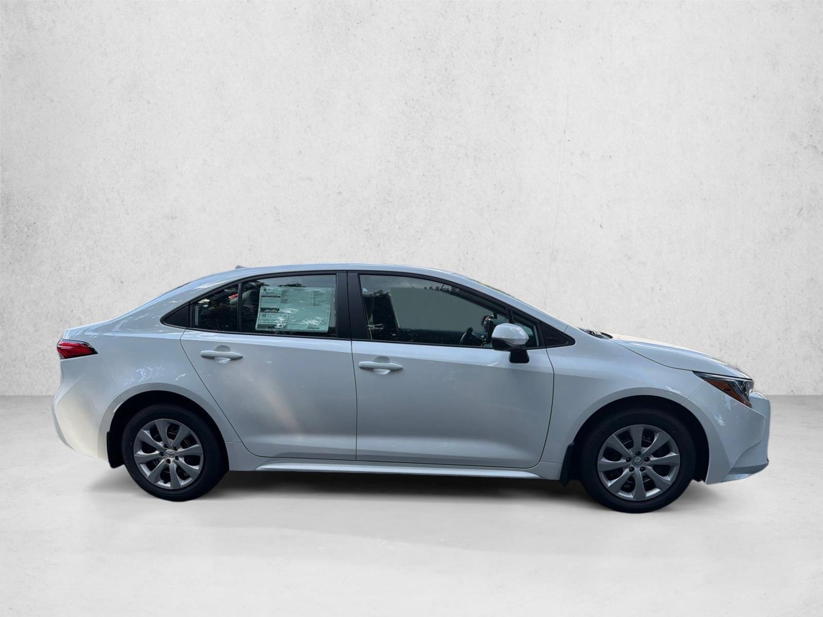 New 2027 Ice Cap Toyota LE image 2