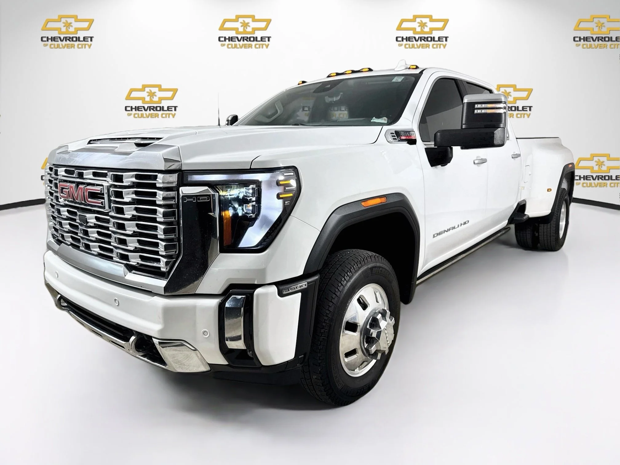 Used 2024 Summit White GMC Denali DRW image 3