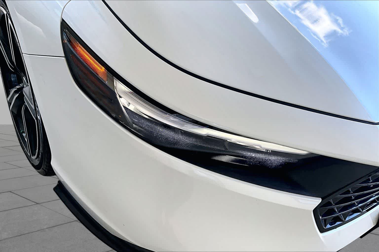 Used 2023 Platinum White Pearl Honda Sport image 27