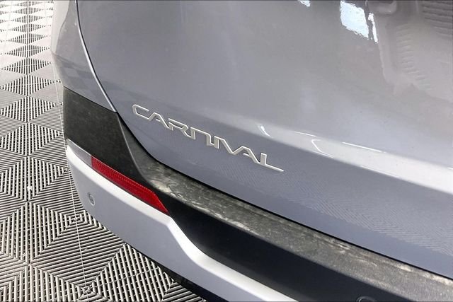 New 2027 Ceramic Silver Kia LXS image 9