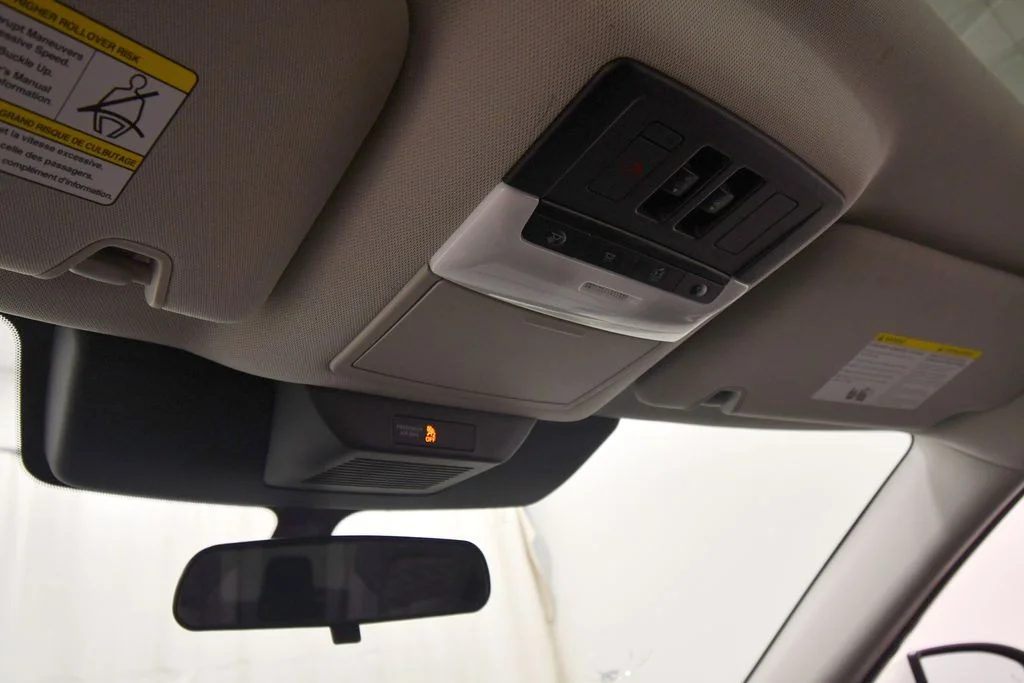 Used 2022 White Nissan SV image 28