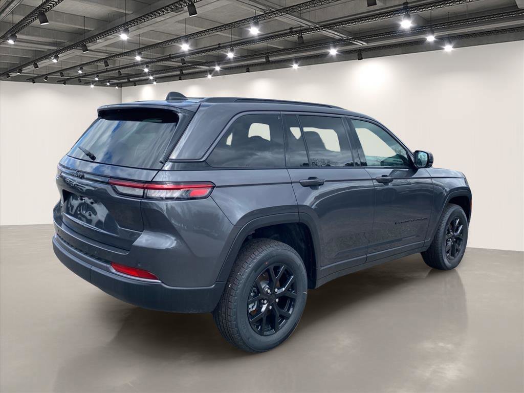 New 2026 Baltic Gray Metallic Clear-Coat Exterior Paint Jeep Altitude image 4