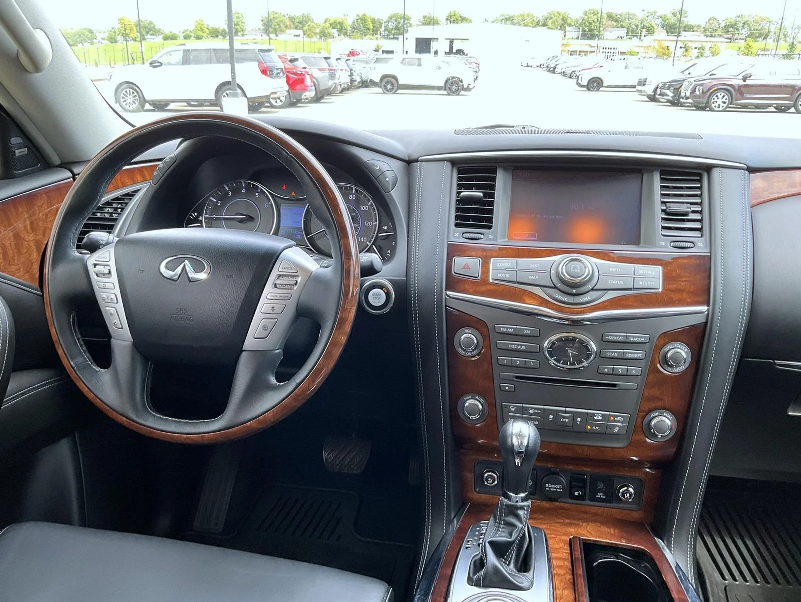 Used 2017 White INFINITI Base image 14