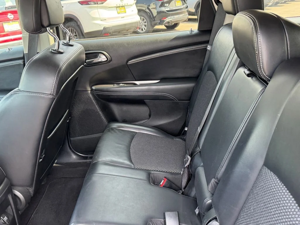 Used 2018 Black Dodge Crossroad image 8