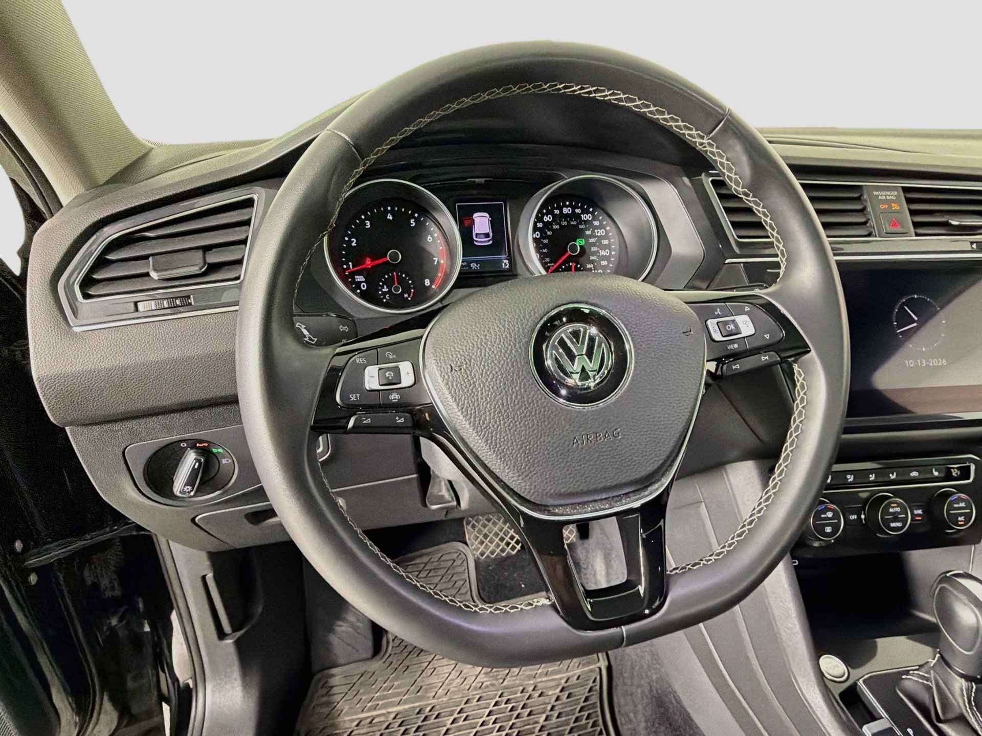 Certified Used 2021  Volkswagen 2.0T SE image 11
