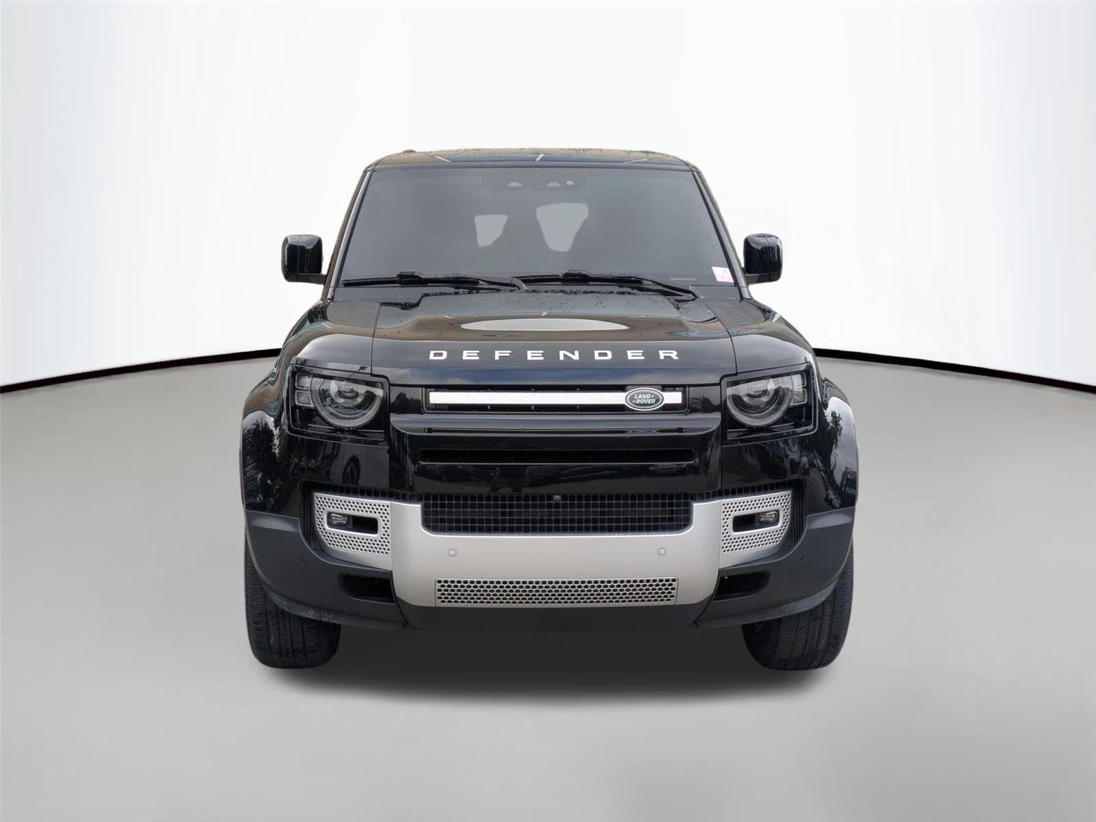 Used 2025 Santorini Black Metallic Land Rover S image 2
