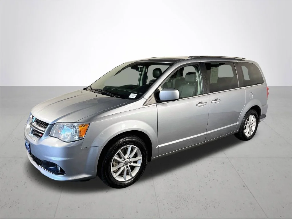 Used 2019 Silver Dodge SXT image 2