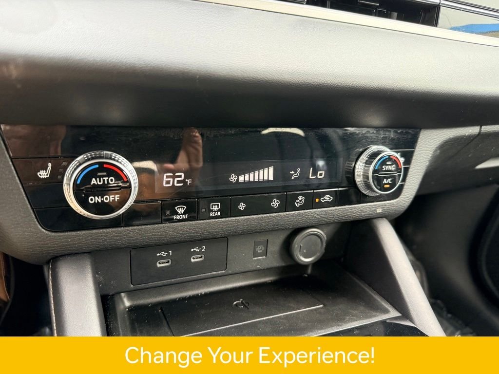 Used 2025  Mitsubishi SE image 10