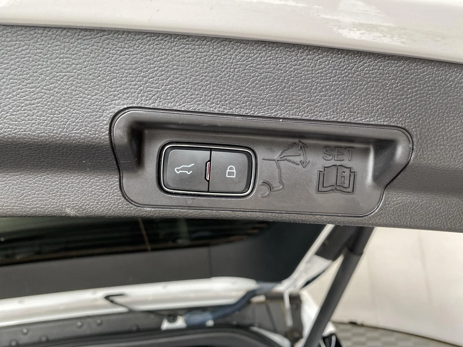 Used 2020 Oxford White Ford XLT image 14