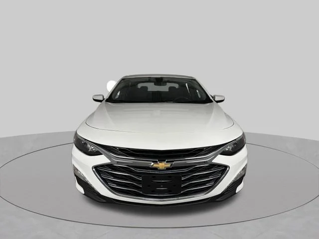 Used 2021 White Chevrolet LT image 3