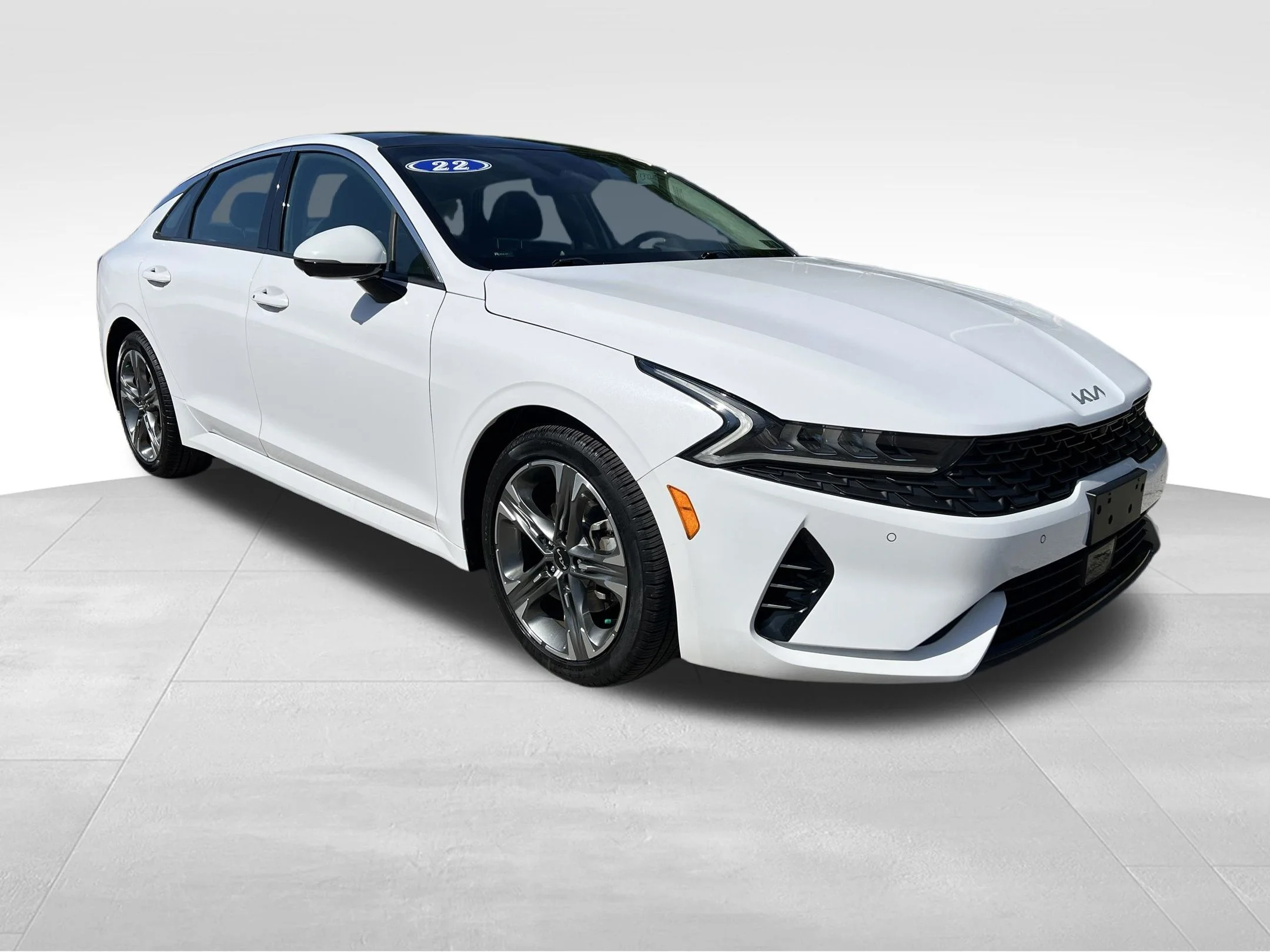 Used 2022 White Kia EX image 4