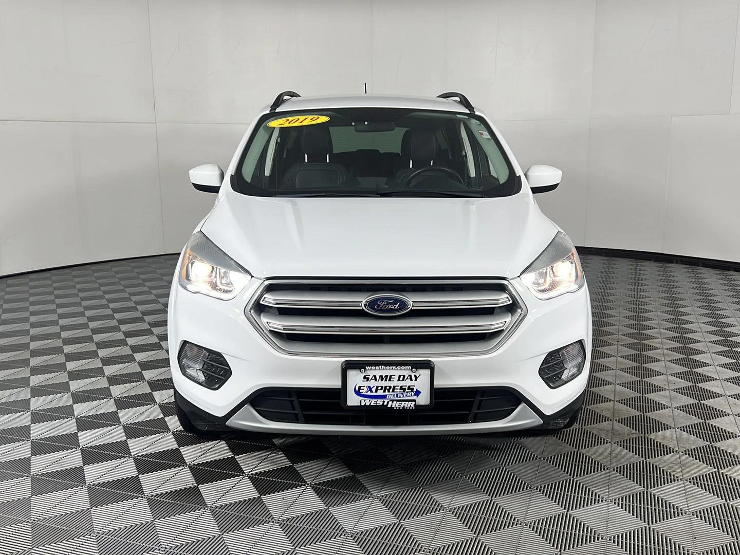 Used 2019 Oxford White Ford SEL image 2
