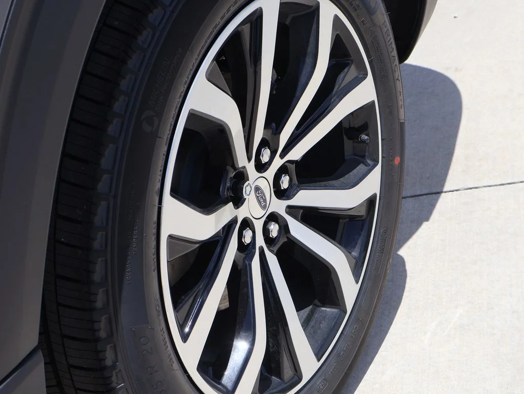 New 2026 Carbonized Gray Metallic Ford ST-Line image 39