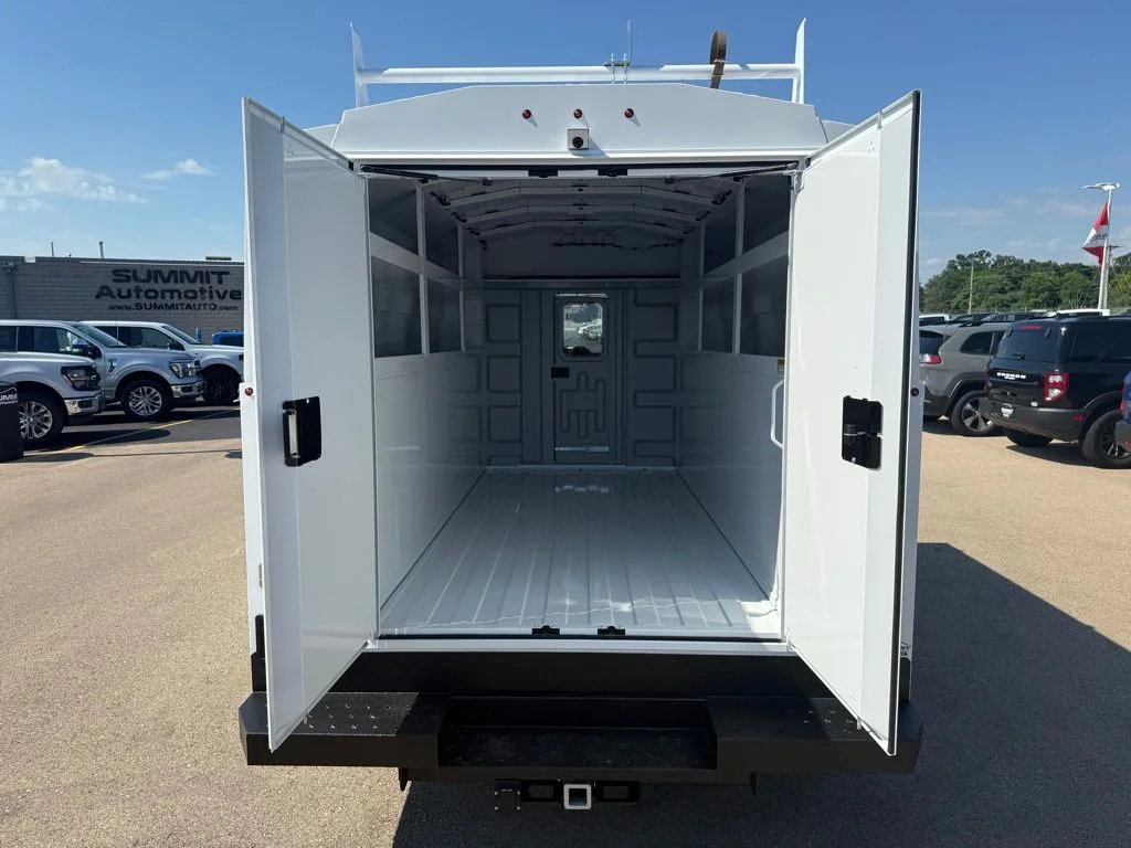 New 2026 Oxford White Ford E-350 SRW image 28