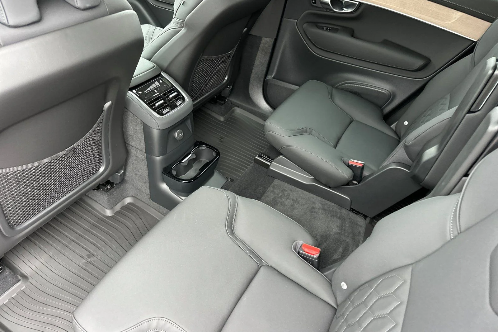 New 2026 Gray Volvo T8 Plus image 11