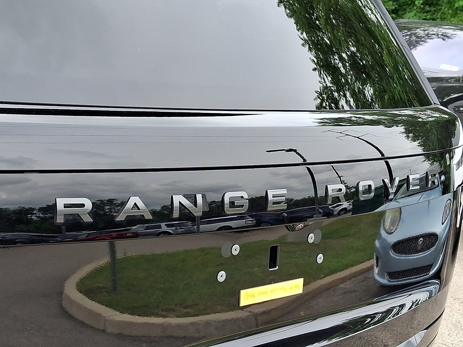 New 2026 Santorini Black Land Rover P400 SE image 22