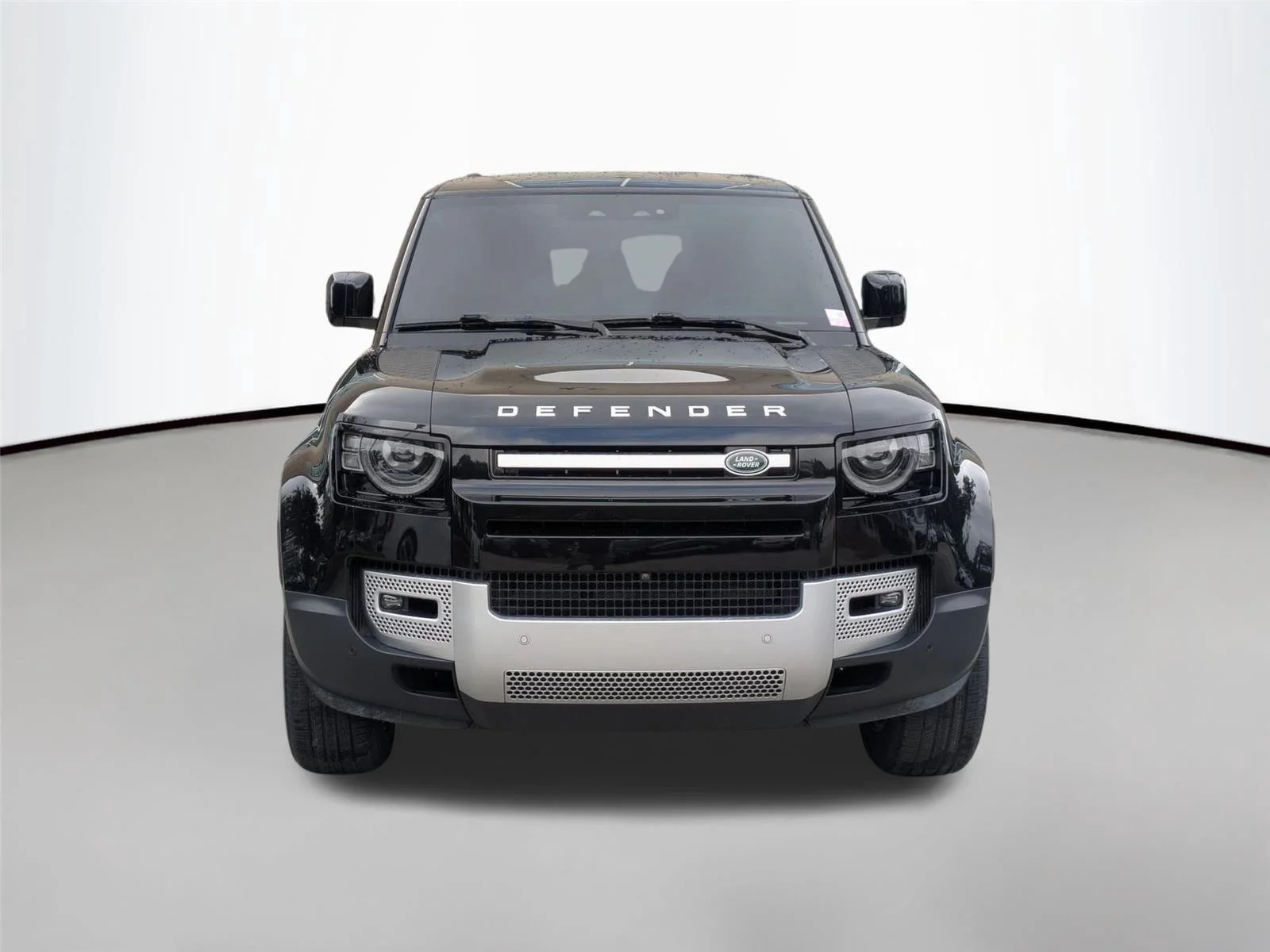 Used 2025 Santorini Black Metallic Land Rover S image 2