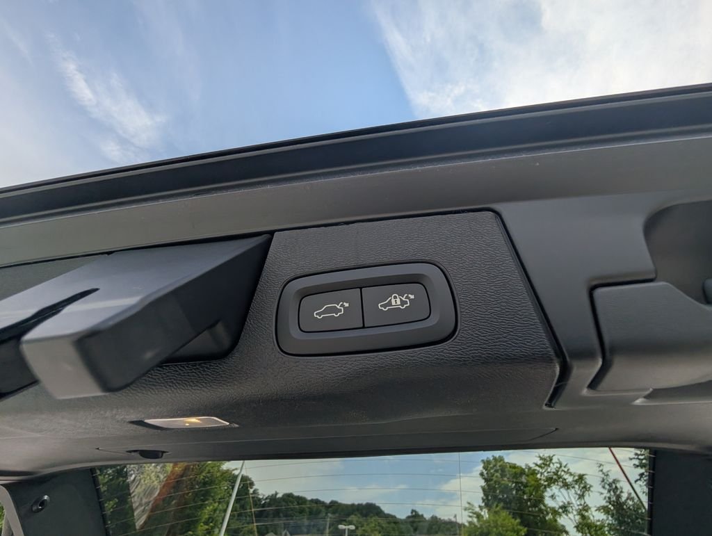 New 2026 Black Volvo T8 Plus image 10