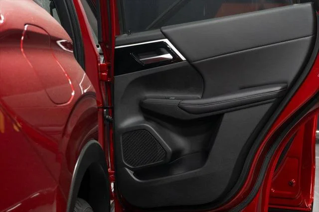 2025 Mitsubishi Outlander Plug-in Hybrid SE - Photo 13