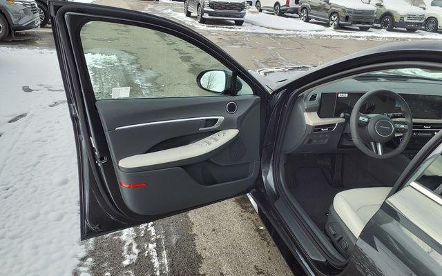 New 2026 Gray Hyundai SEL image 28