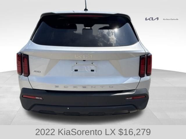 Used 2022 Sparkling Silver Kia LX image 7