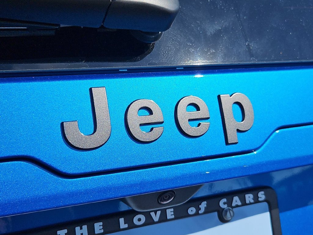 New 2026 Hydro Blue Pearl-Coat Exterior Paint Jeep Limited image 25