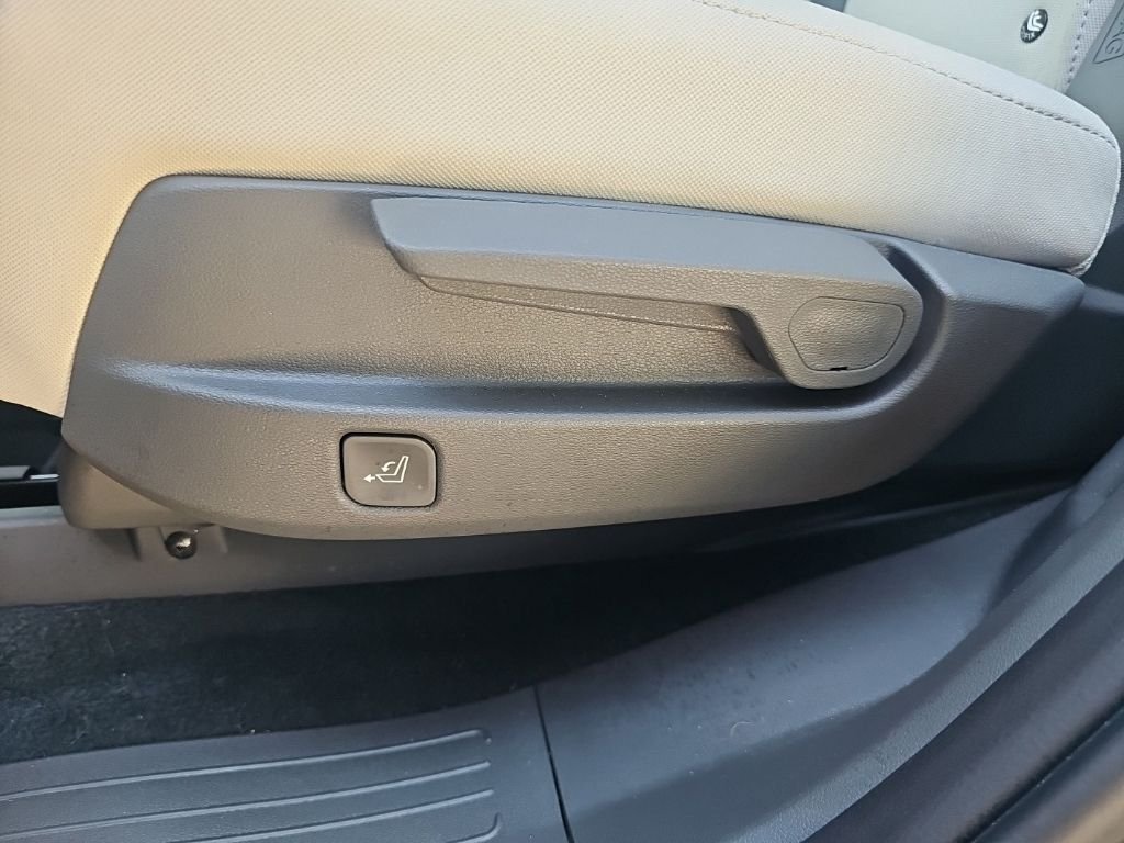 2025 Hyundai Santa Fe SE - Photo 29