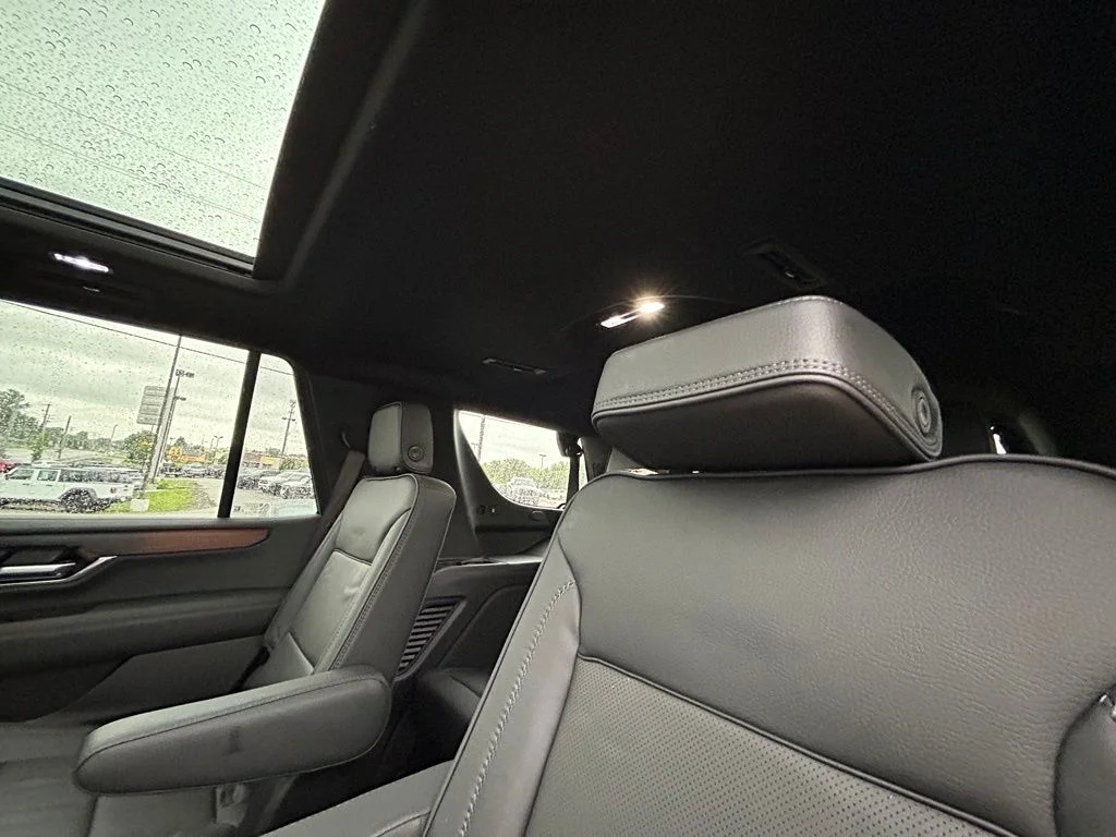 Used 2025 White GMC Denali image 25