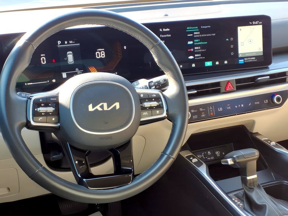 Used 2025 Everlasting Silver Kia S image 11