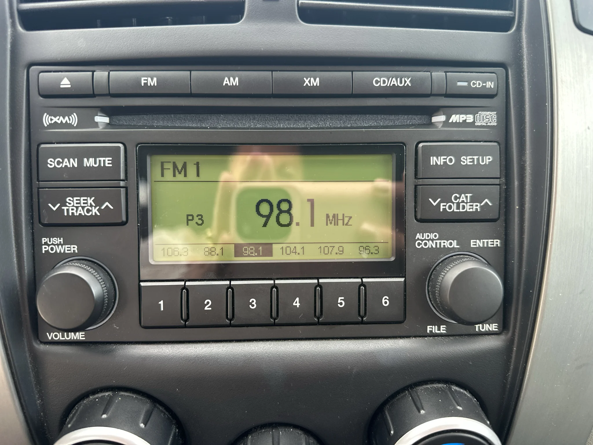Used 2009 Desert Sage Metallic Hyundai SE image 19