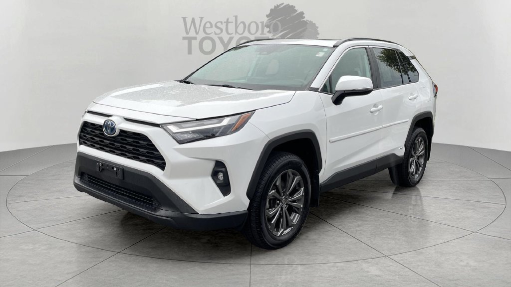 Certified Used 2024 Pearl Toyota XLE Premium image 3