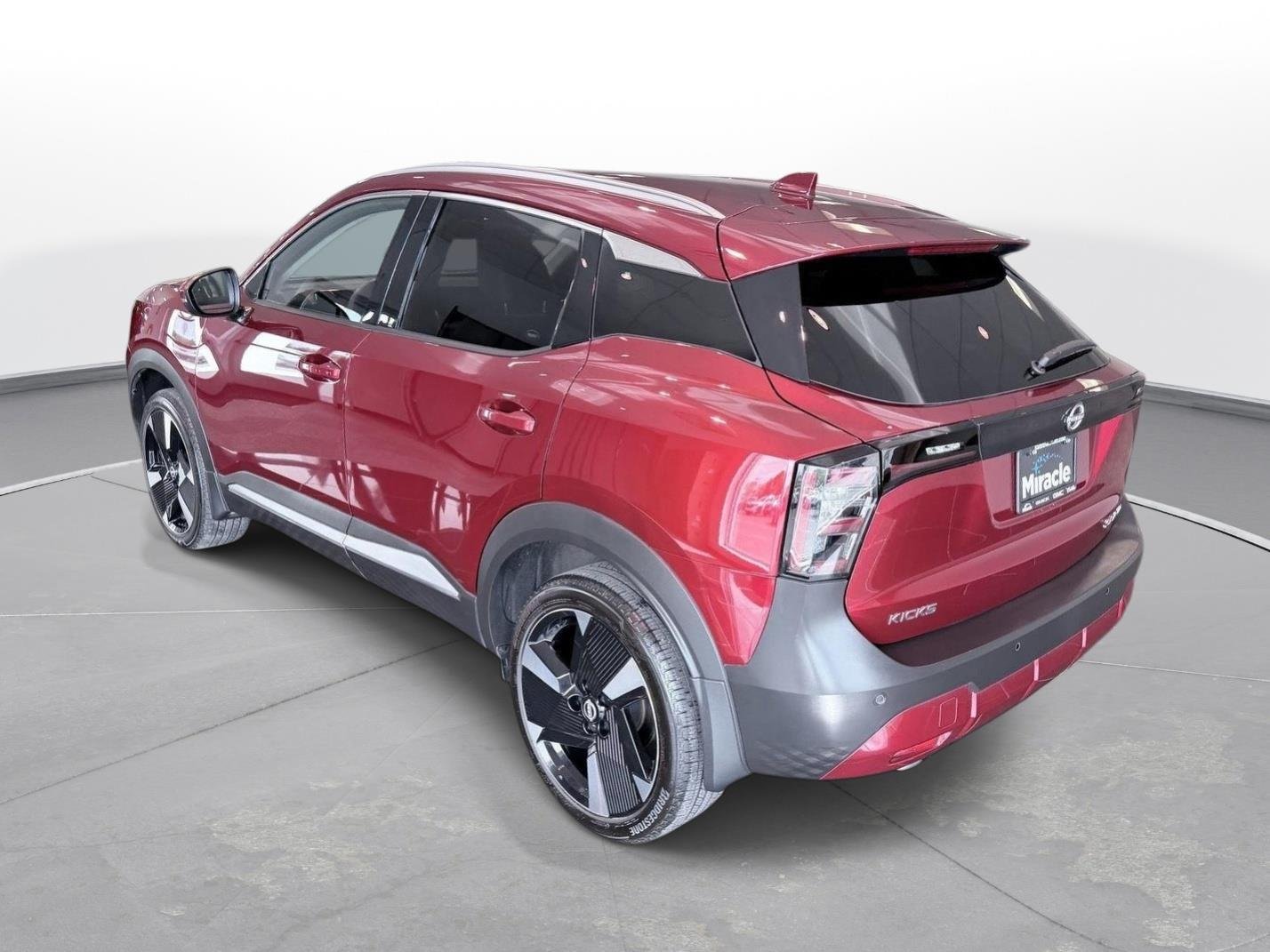 Used 2025 Scarlet Ember Tintcoat Nissan SR image 4