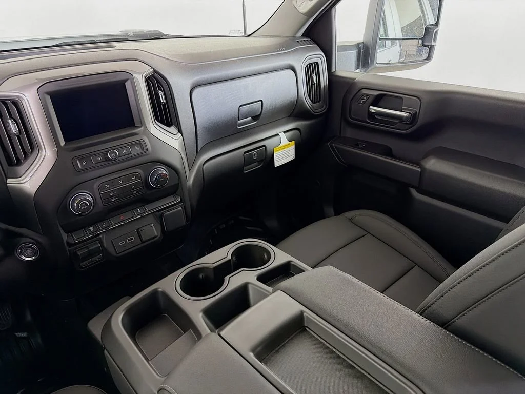 New 2026 Summit White Chevrolet Work Truck image 19