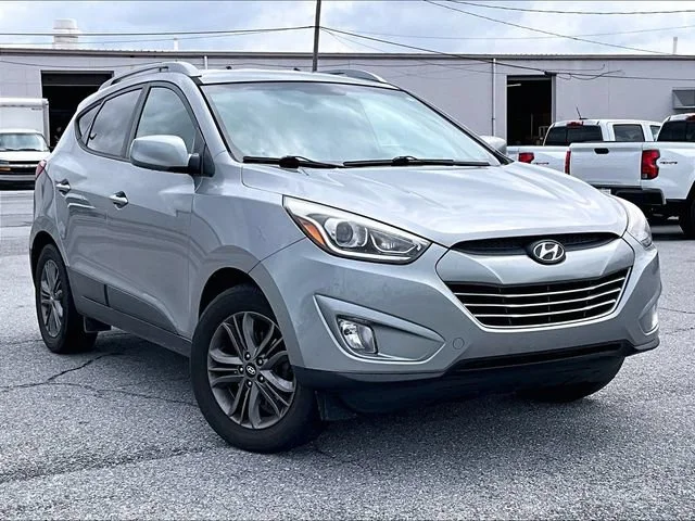 Used 2015 Graphite Gray Met Hyundai SE image 1