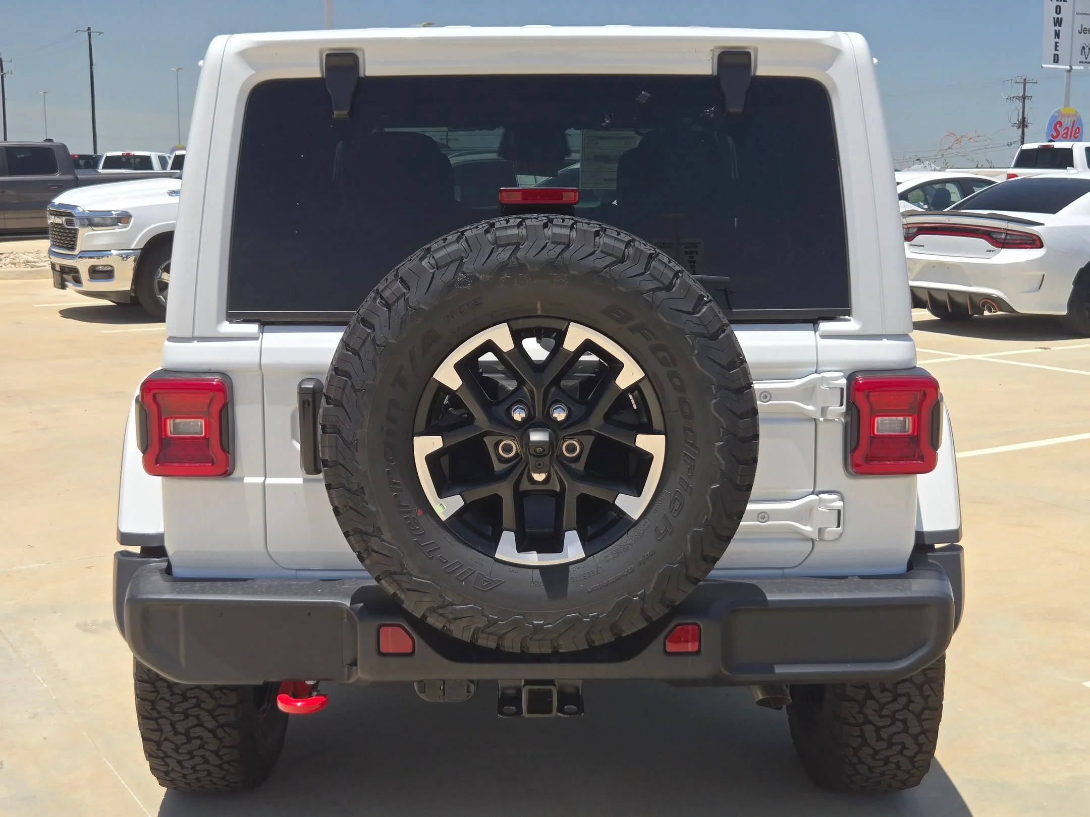 New 2026 Bright White Clear-Coat Exterior Paint Jeep Rubicon image 4