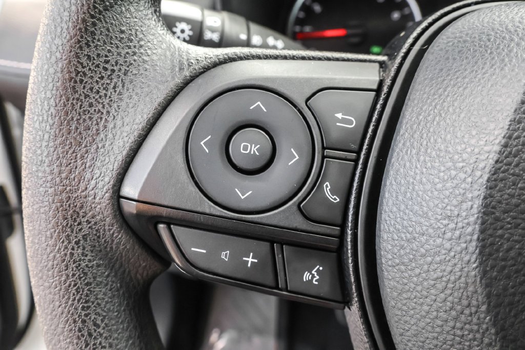 Used 2020 White Toyota XLE image 21