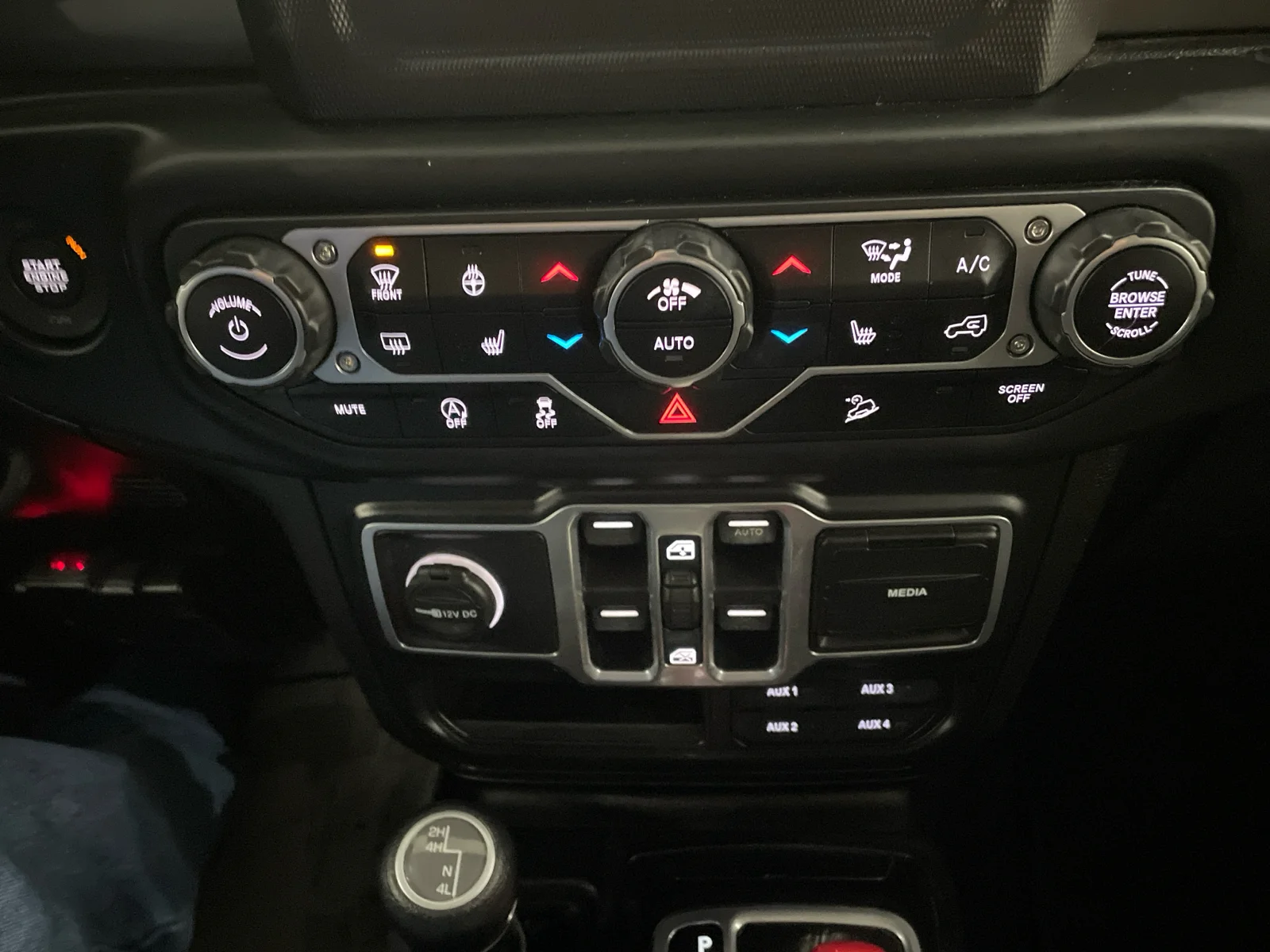 Used 2018 Granite Crystal Metallic Clearcoat Jeep Sport S image 15