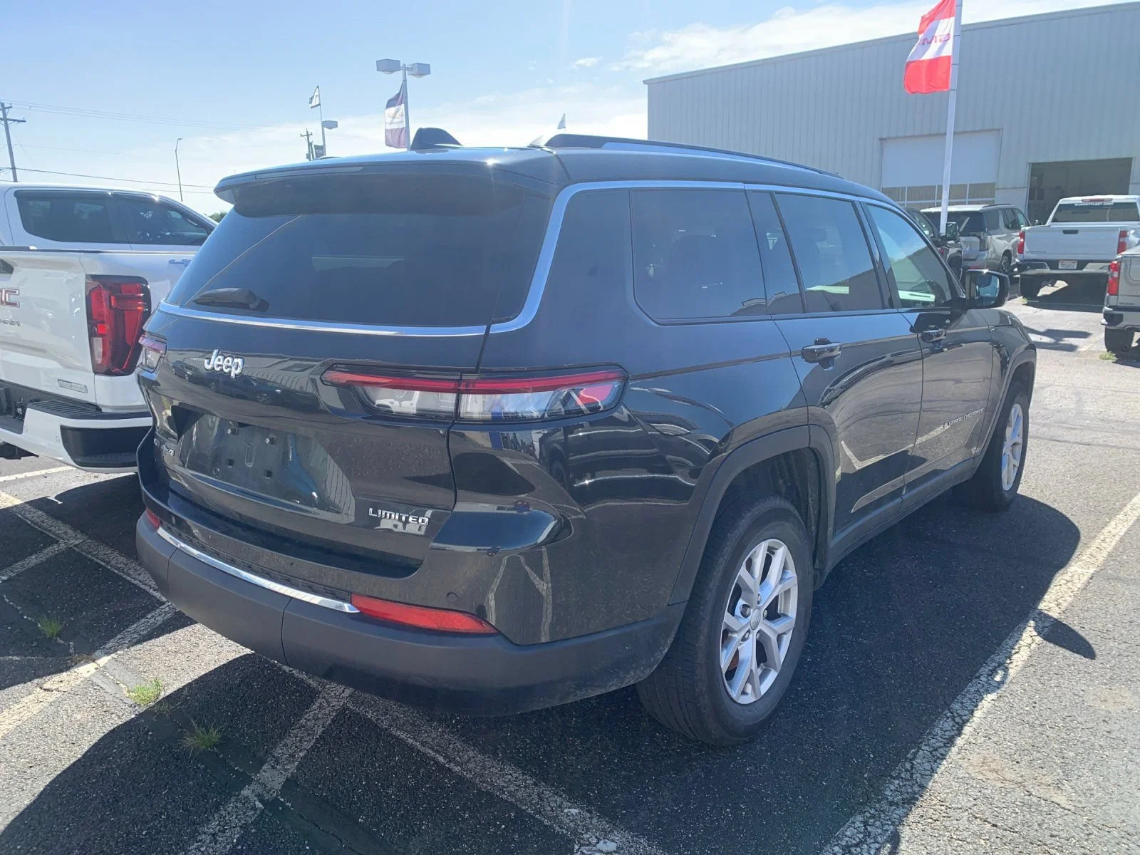Used 2022 Brown Jeep Limited 4x4 image 2