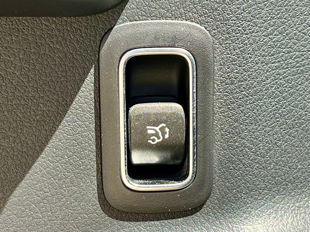 Certified Used 2023 Black Mercedes-Benz GLB 250 image 32